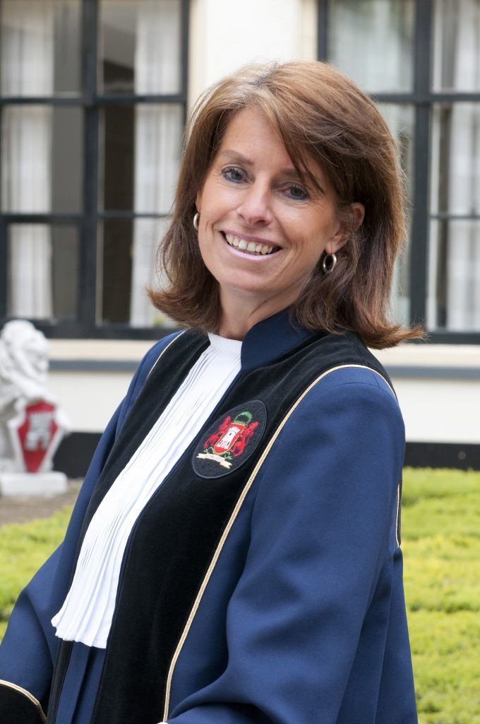 Marion van der Veldt, trouwambtenaar