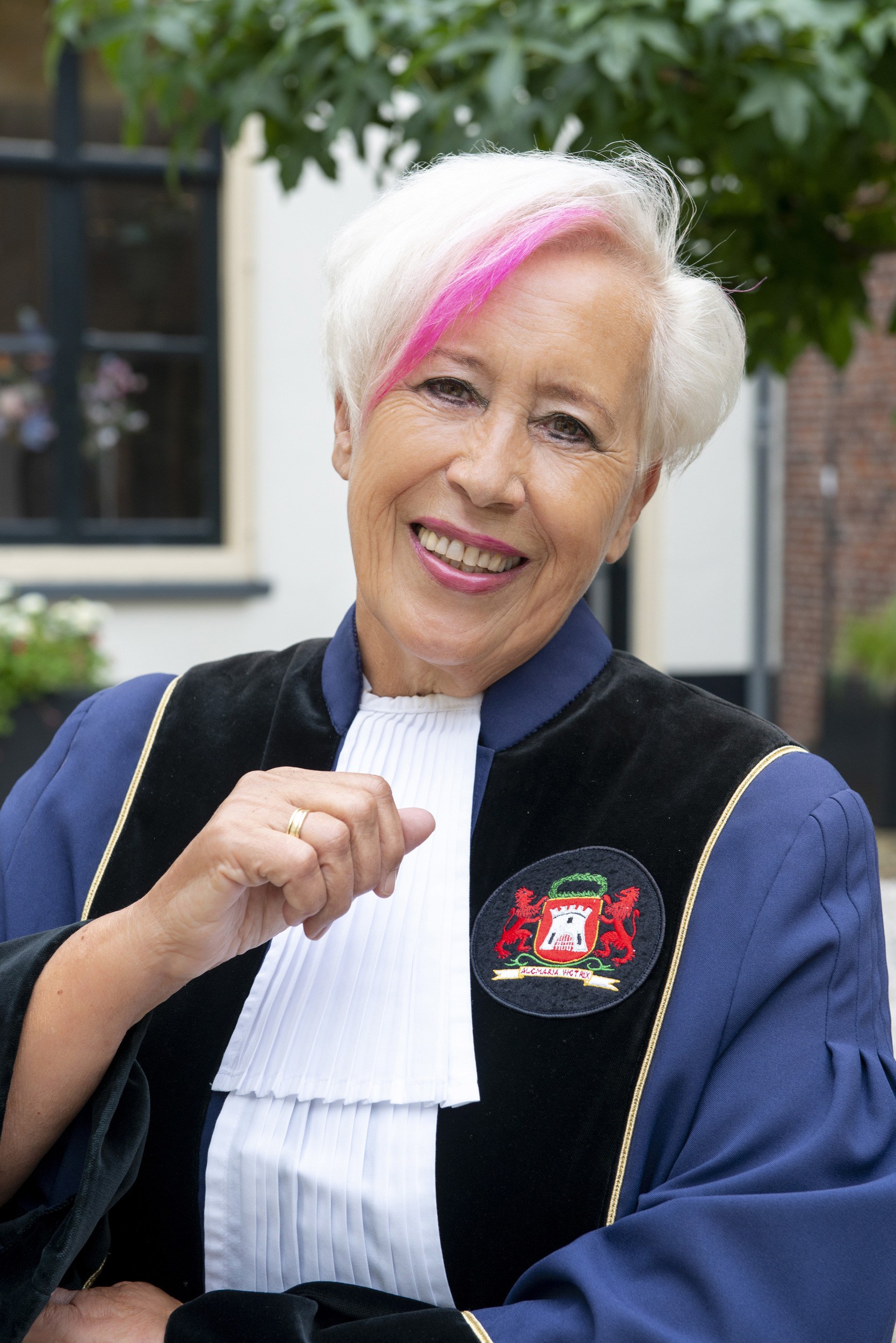 Derkje ter Brugge, trouwambtenaren