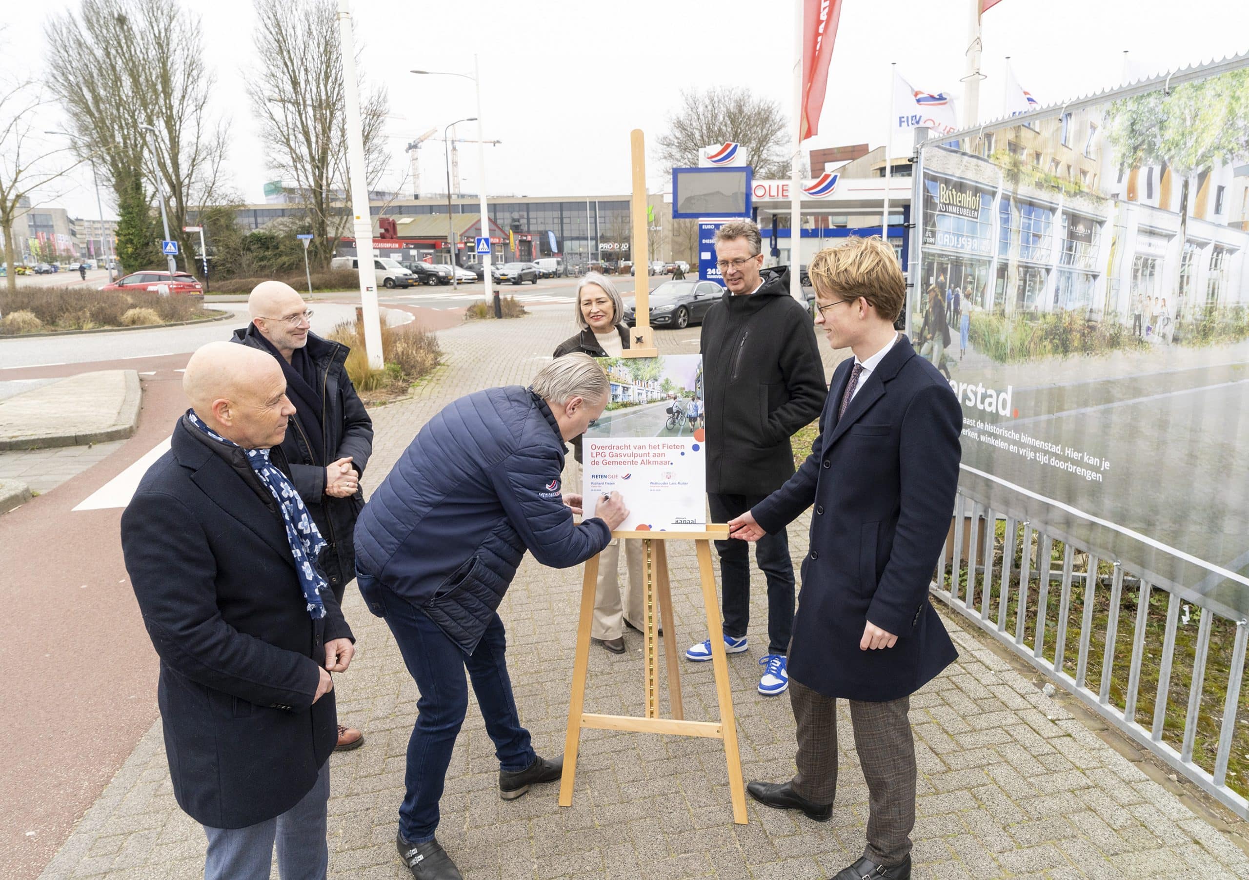 Foto: Jan Jong. Overdracht gasvulpunt Fieten