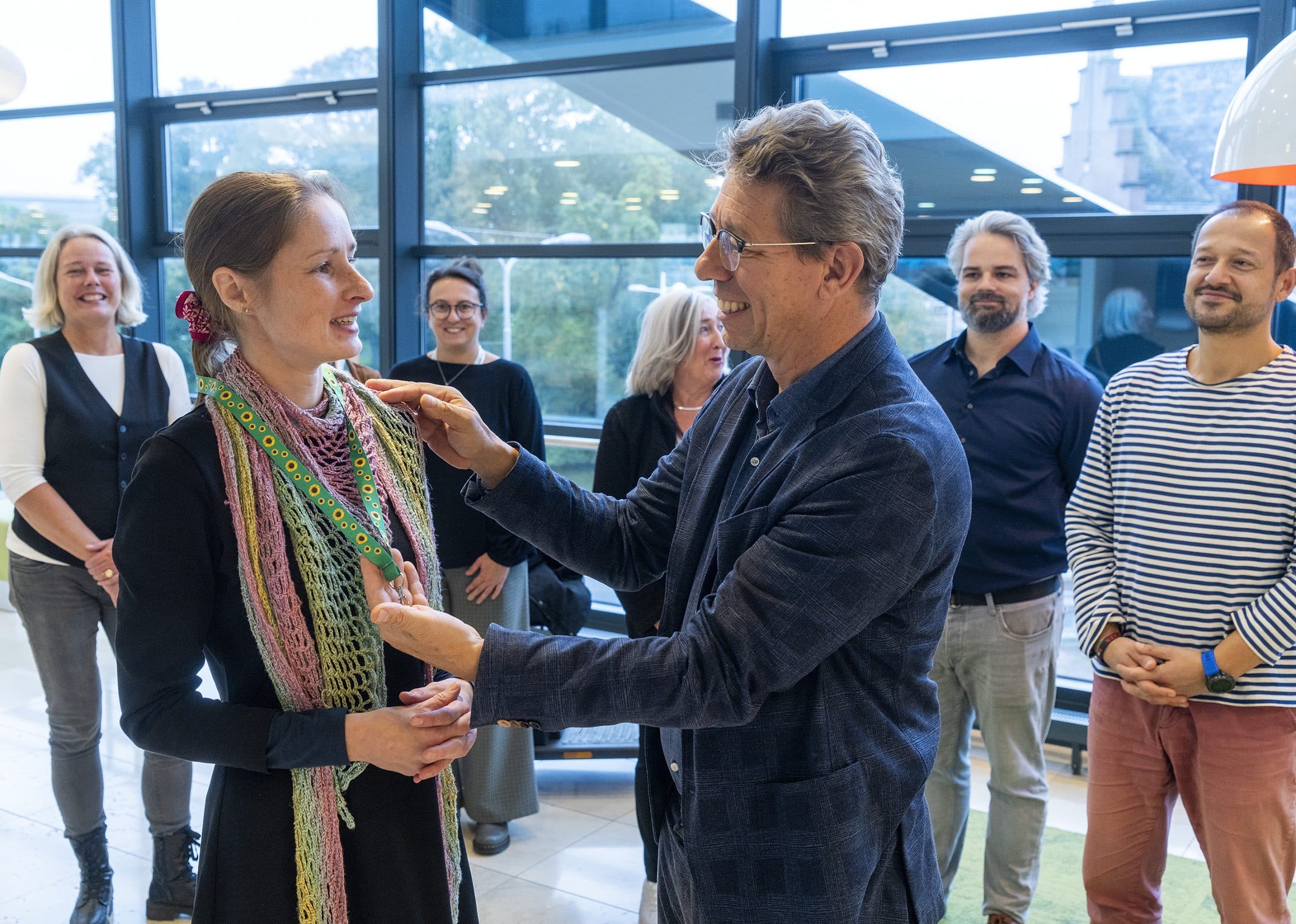 Deze afbeelding heeft een leeg alt-attribuut; de bestandsnaam is Stefanie-Huijzer-en-wethouder-Robert-te-Beest-scaled.jpg