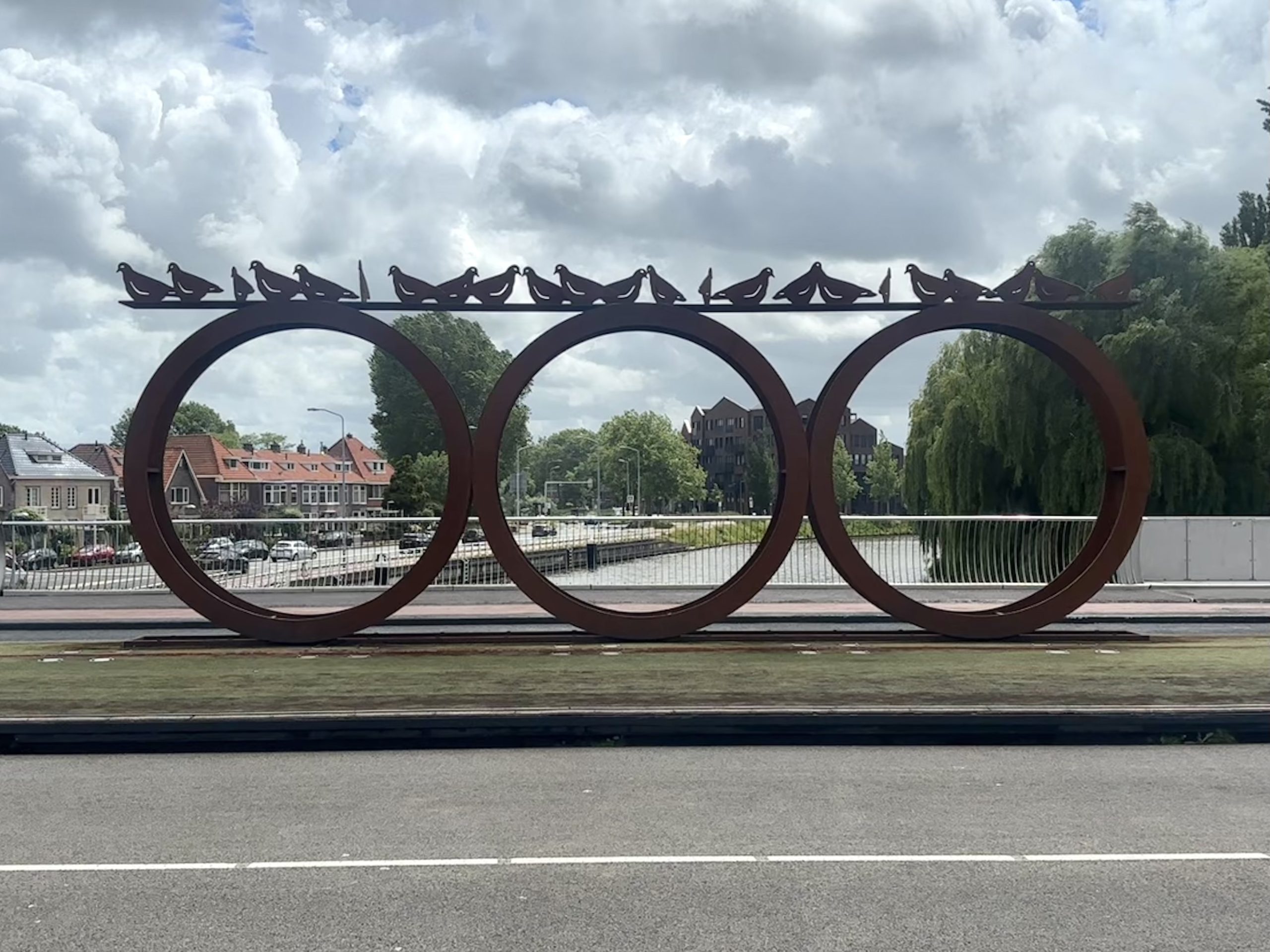 sculptuur De Duivenwagen