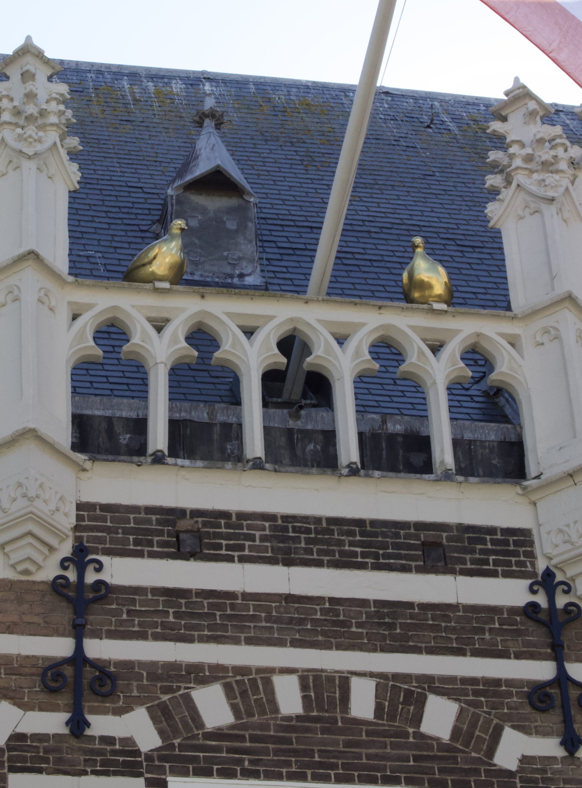 gouden duiven op het stadhuis