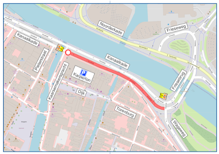 Kaart van de Kanaalkade met de volledige afsluiting tussen de Kaarsemakersgracht en de Friesebrug.