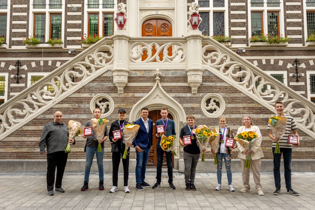 Feestelijke ontvangst van Alcmaria Victrix G1, de winnaars in de categorie voetbal tijdens de Special Olympics Nationale Spelen 2026.