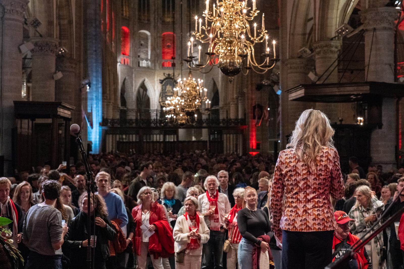 Vier Alkmaars Ontzet mee in de Grote Kerk