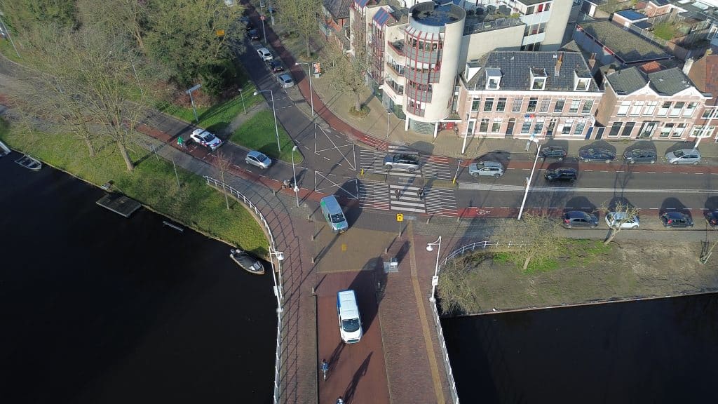 Een dronefoto van de aansluiting Bergerbrug/Geestersingel.