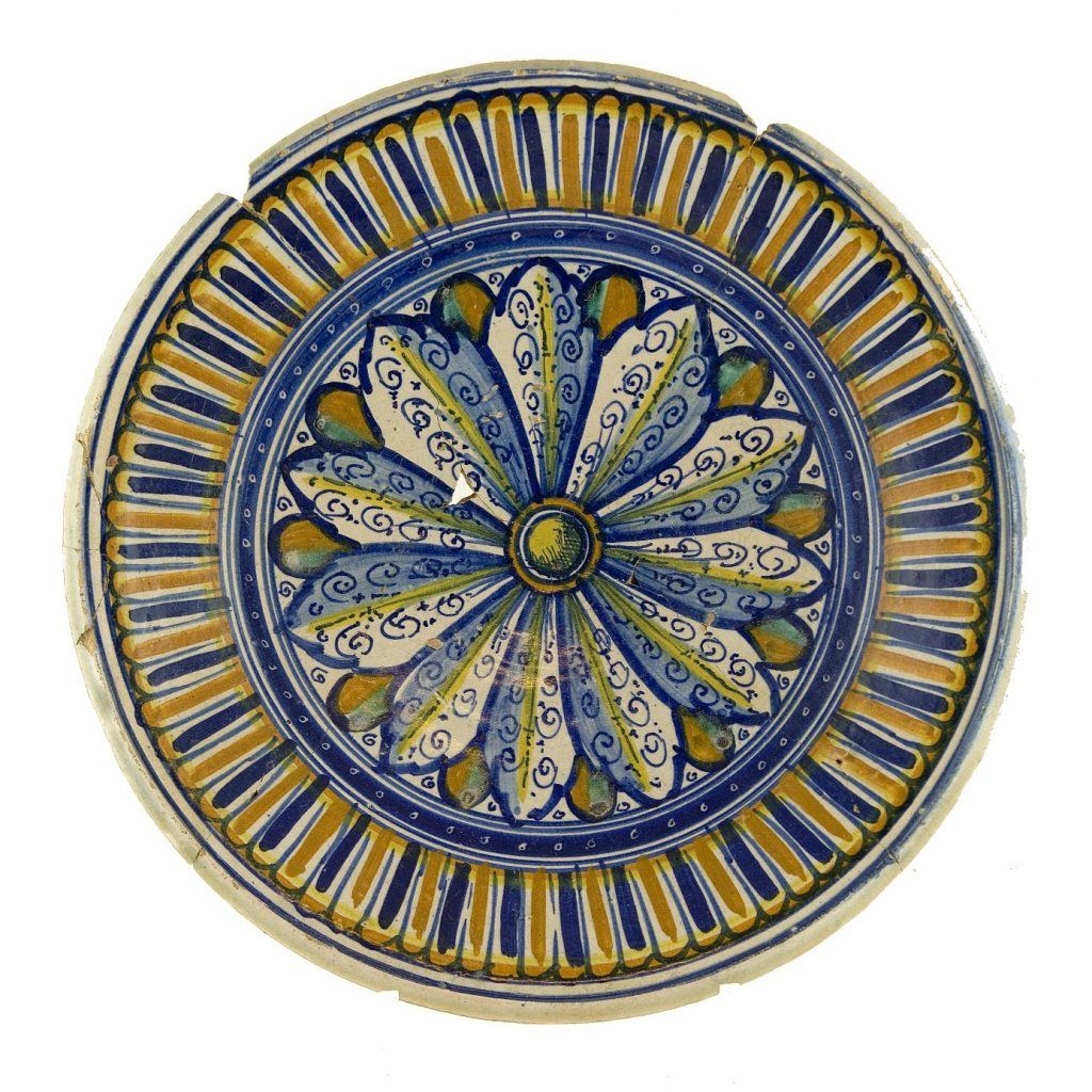 Majolica bord bloemenrozet