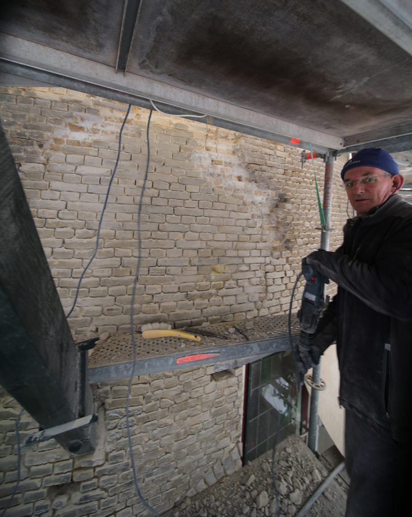 Voeger aan het werk bij Molen van Piet