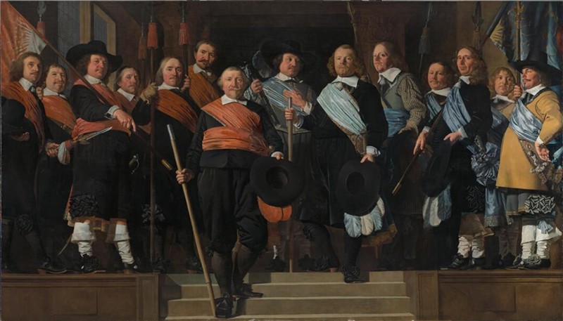 Officieren en vaandeldragers van de Oude Schutterij, 1657, olieverf op paneel, Caesar Boëtius van Everdingen, Stedelijk Museum Alkmaar. Timewarp: De Nieuwe Doelen Tijdelijk thuis van de schuttersstukken Van 1986 tot 2000 was Stedelijk Museum Alkmaar gevestigd in de Nieuwe Doelen aan de Doelenstraat. In die tijd waren ook de Schuttersstukken weer even (deels) op hun oude plek. Op de linkerfoto zien we het museum zoals het er in 1975 uitzag en de rechterfoto laat de huidige situatie zien met restaurant de Lindetuin. Stedelijk Museum Alkmaar is , inclusief schutterstukken, in 2000 verhuisd naar de nieuwbouw aan het Canadaplein. Meer timewarps zijn te zien op: bit.ly/timewarps Mark Alphenaar, Regionaal Archief Alkmaar