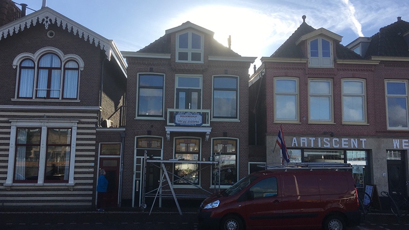 Pand met buurhuizen erbij