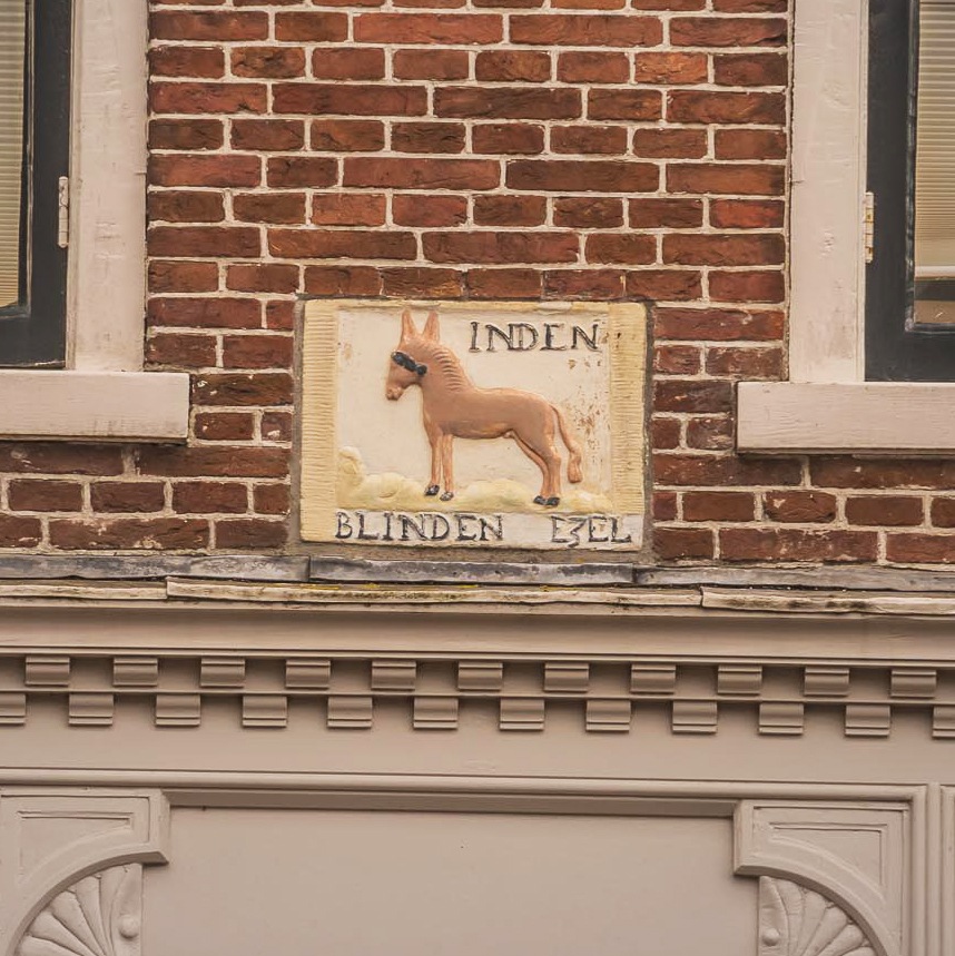 Gevelsteen In den blinden ezel Luttik Oudorp 67