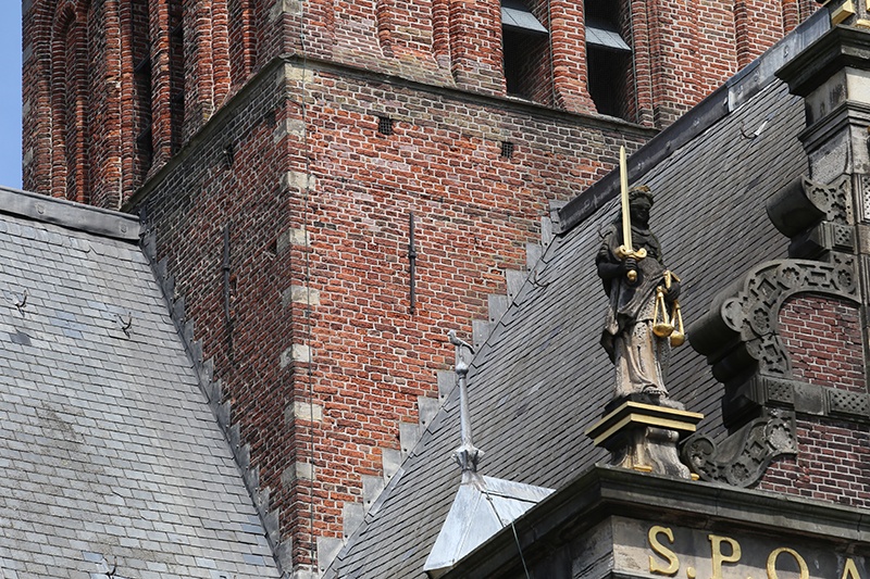 uitgevallen voegwerk tpv loodloketten zuidoostzijde