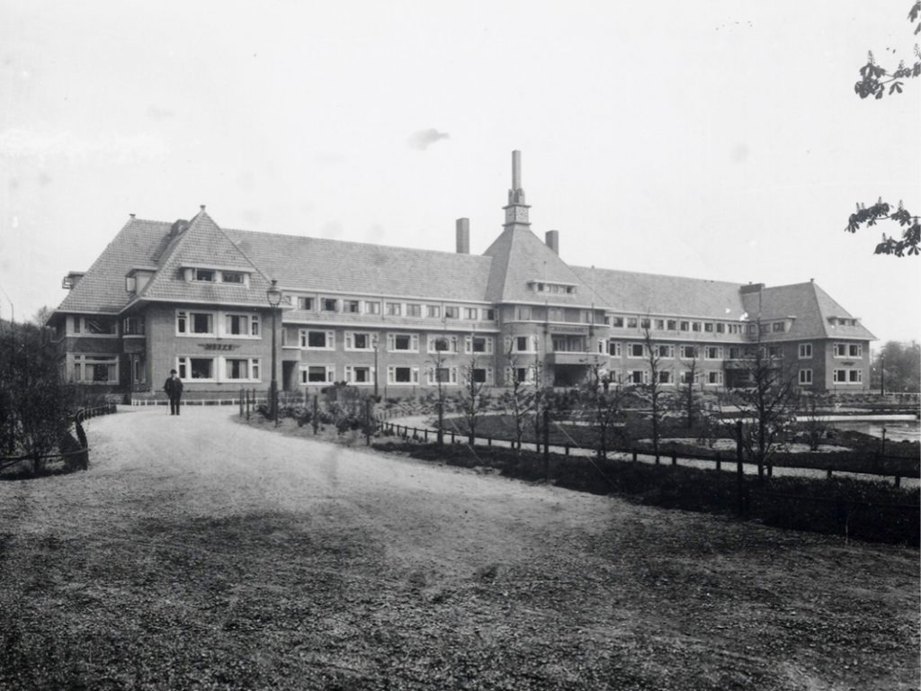 Een scan van een glasplaatnegatief uit circa 1935.