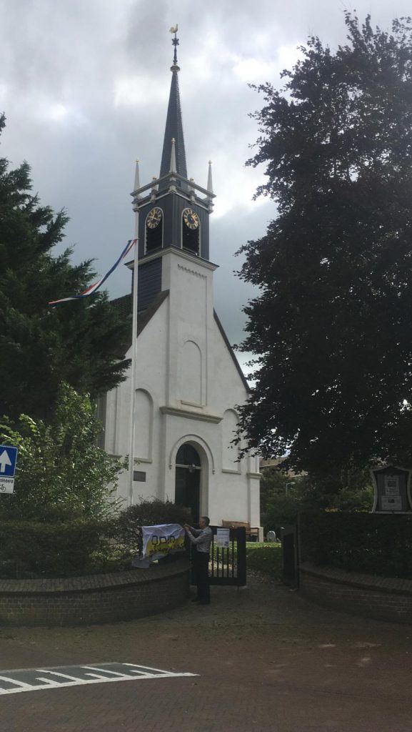 De Terp, het witte kerkje in Oudorp