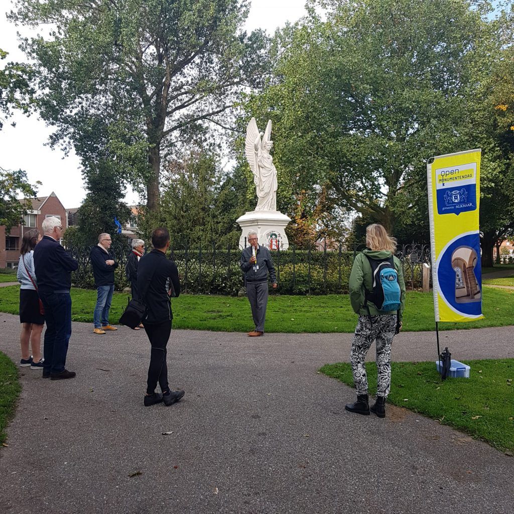 Luisteren naar verhalen in het Victoriepark