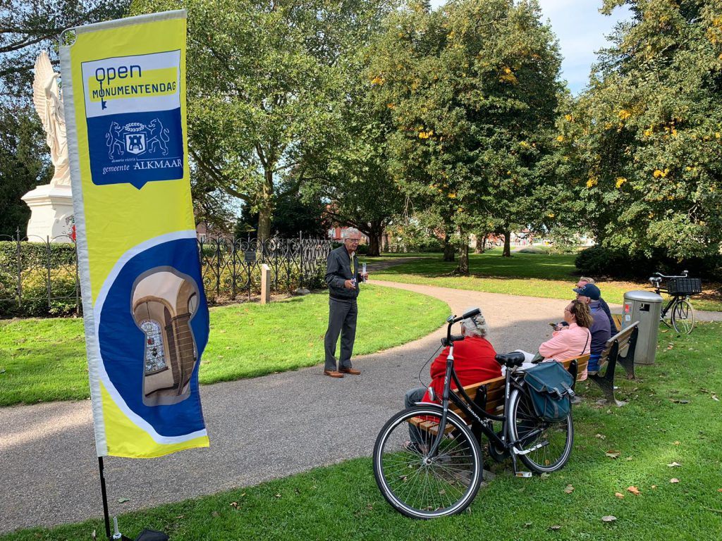 Luisteren naar verhalen in het Victoriepark