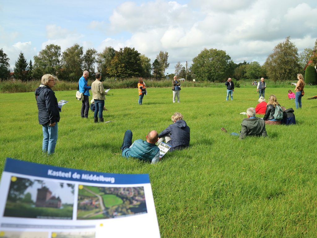 Luisteren naar verhalen over kasteel-de-Middelburg in Oudorp