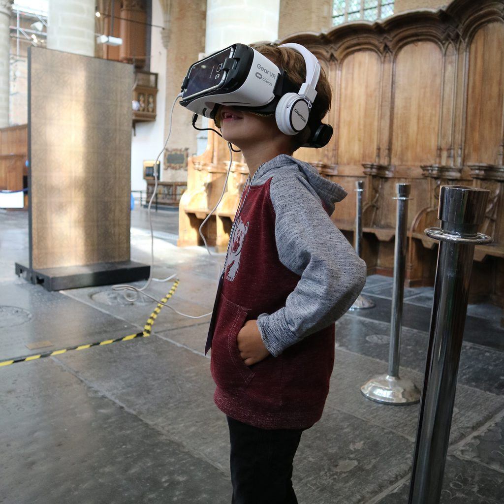 Monumentale Virtual Reality tijdens de jeugdmarathon in de Grote Kerk