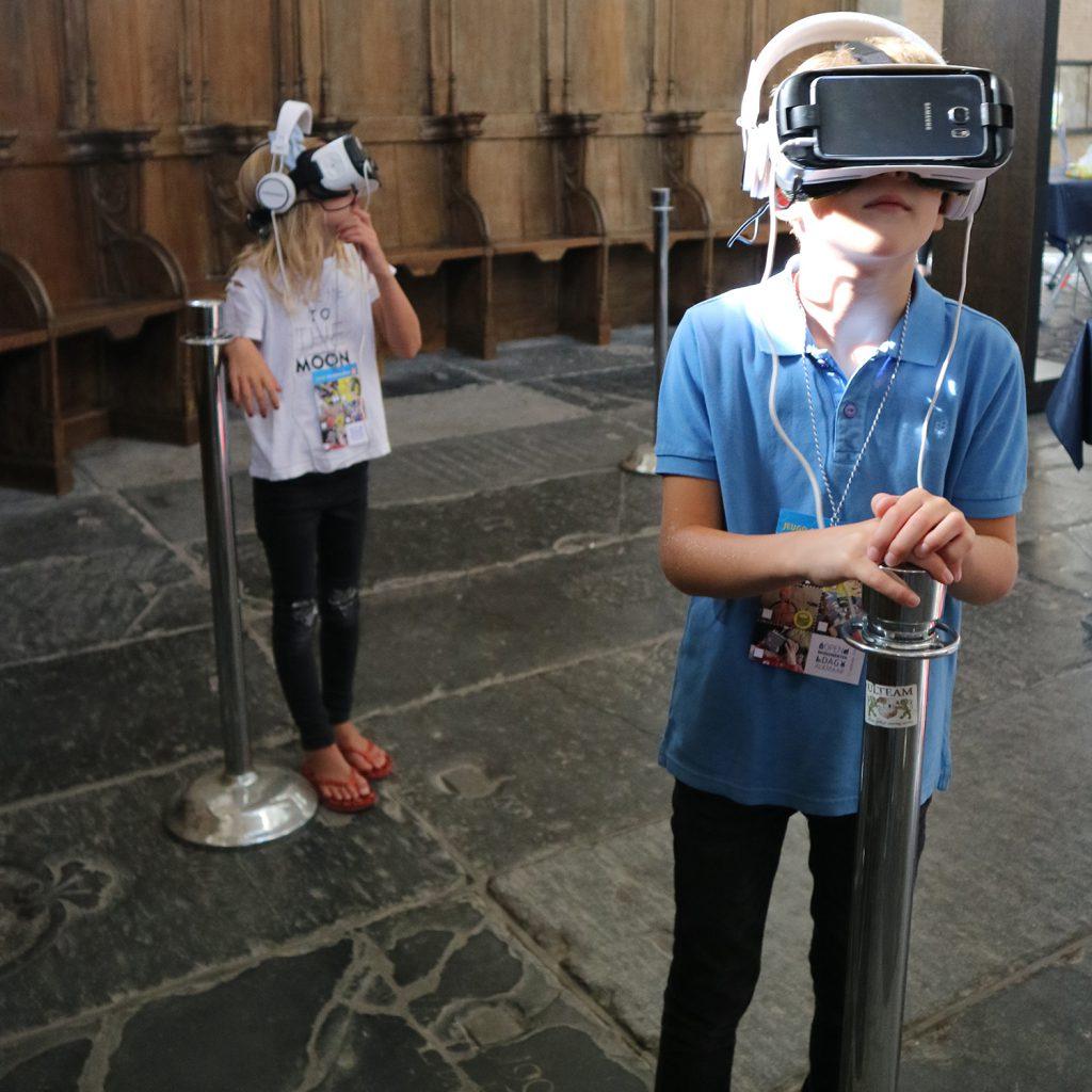 Monumentale Virtual Reality tijdens de jeugdmarathon in de Grote Kerk