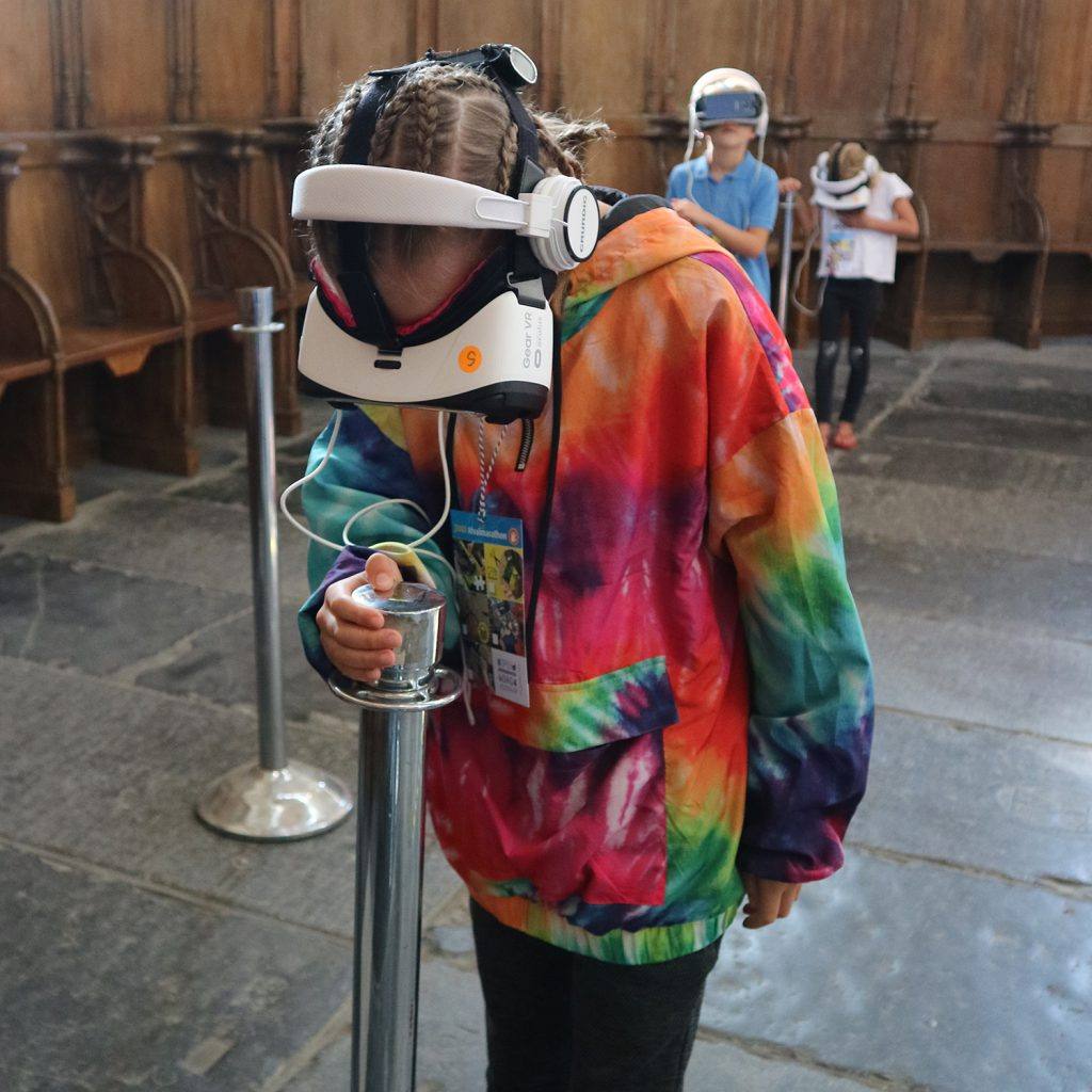 Monumentale Virtual Reality tijdens de jeugdmarathon in de Grote Kerk