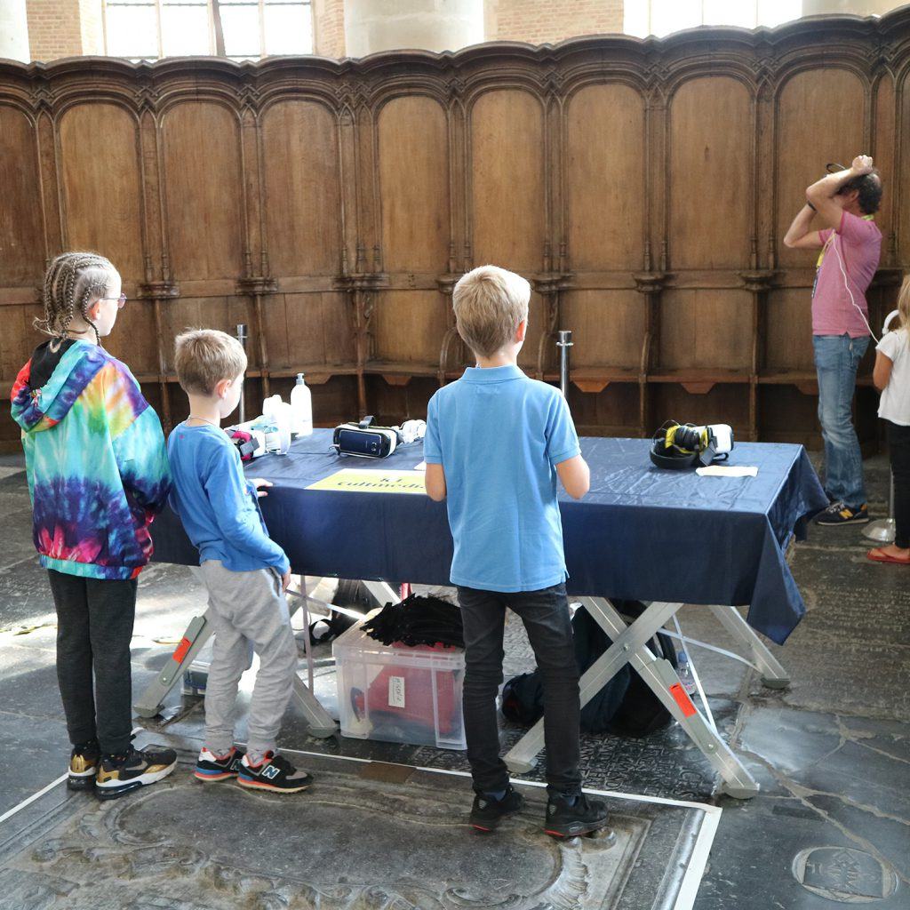 Monumentale Virtual Reality tijdens de jeugdmarathon in de Grote Kerk