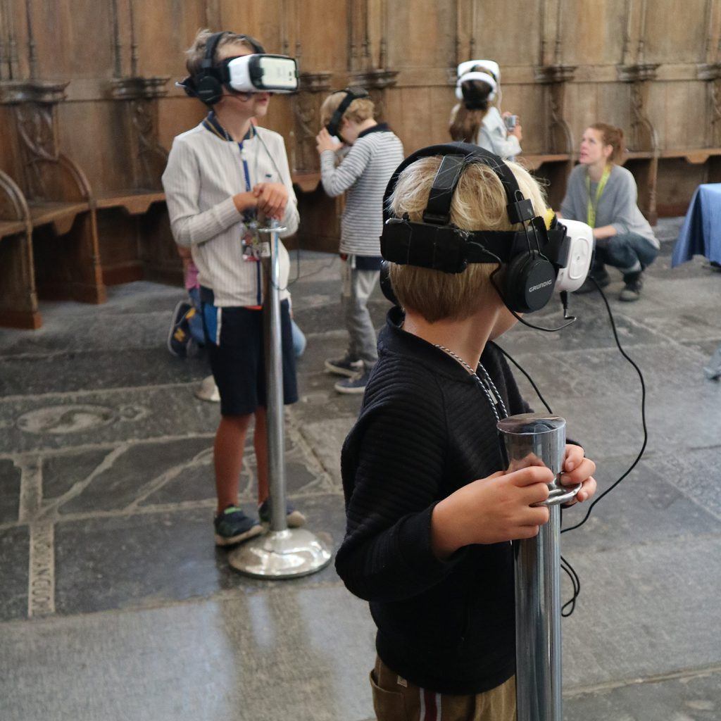 Monumentale Virtual Reality tijdens de jeugdmarathon in de Grote Kerk