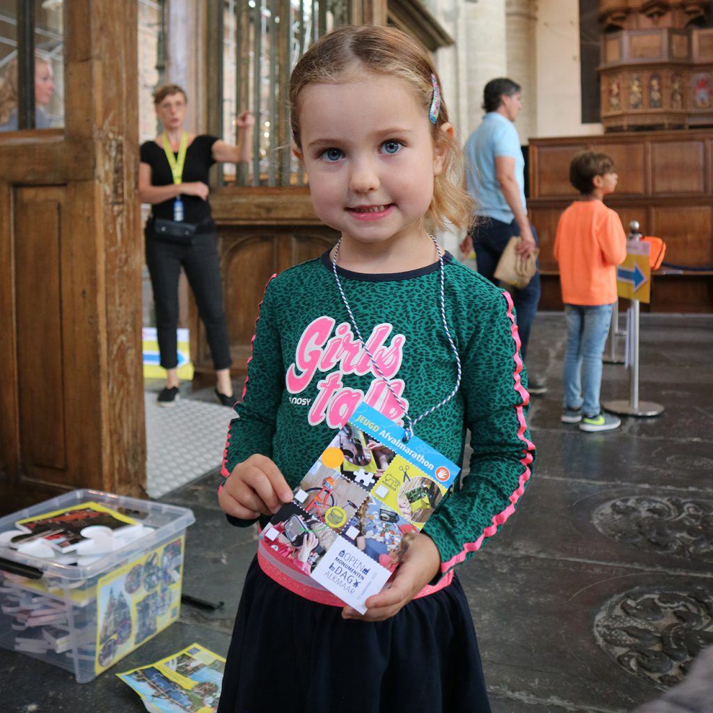 Stickerkaart voor deelname aan de jeugdafvalmarathon in de Grote Kerk