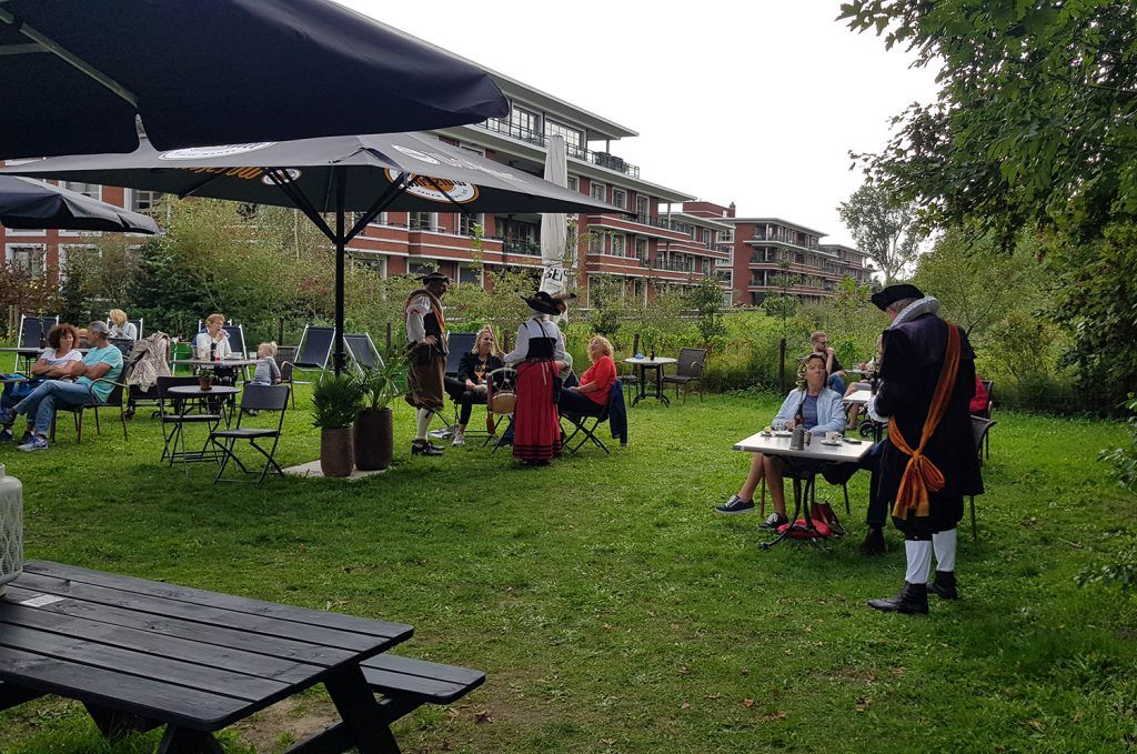 Vive les Gueux na optreden Groene-strand