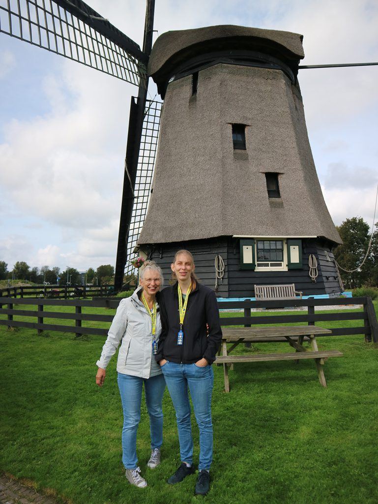 Vrijwilligers bij Molen D aan de Molenkade