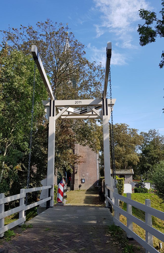 brug naar Dorpskerk Grootschermer